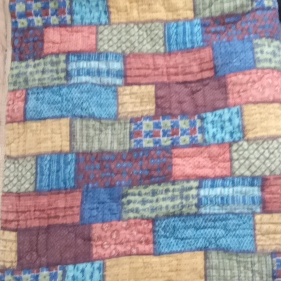 Large vintage quilted blanket cover - Picture 2 of 5